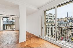 Apartment in Paris 8th - Montaigne