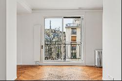 Apartment in Paris 8th - Montaigne