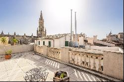 Luxury Apartment in the Heart of Palma's Old Town with Garage and Storage room