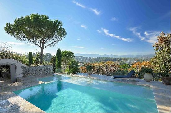 Unique property in the heart of Mougins village