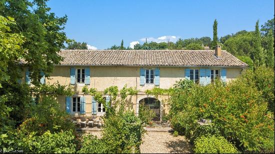 Luberon - Exquisite property with heated pool