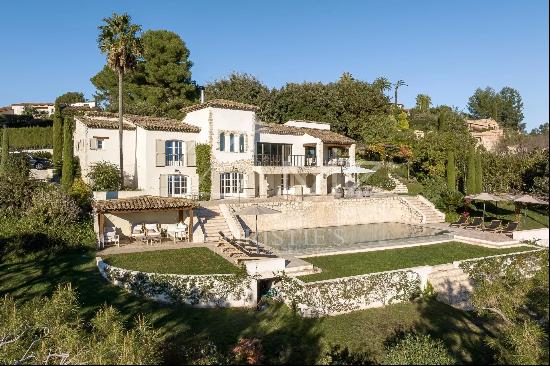 Gated Estate of Les Hauts de Saint Paul: Breathtaking Seaview