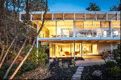 A John Sugden Modern Home in the Cove