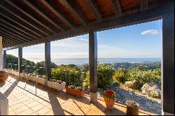 Country house with 3 independent houses. Incredible sea and mountain views.