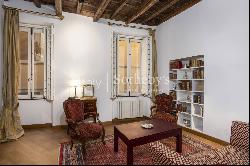 Exclusive apartment a stone's throw from Trevi Fountain