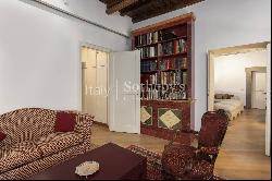 Exclusive apartment a stone's throw from Trevi Fountain