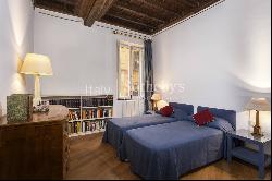 Exclusive apartment a stone's throw from Trevi Fountain