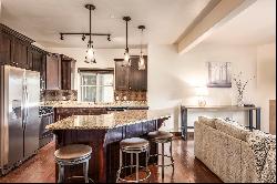 3 BD Condo With Views in Park City, Amenity-Rich and Minutes From Resorts