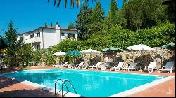 Country Hotel with pool and park on Lake Trasimeno - Umbria