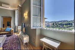 Elegant apartment in a noble palace with a view of the Lungarno