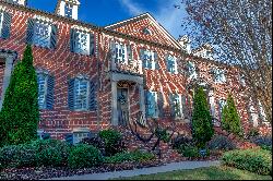 Gorgeous Townhome In The Georgian