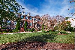 Gorgeous Townhome In The Georgian