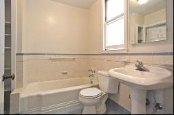 2 Bed/2 BA Flat with Parking and Storage