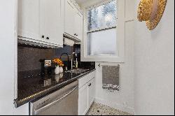 Classic Edwardian Condo in Prime Russian Hill Location