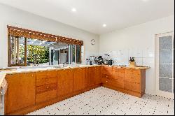 1/2 Gill Road, Lowry Bay, Lower Hutt