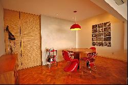 Spacious apartment just a few feet from the beaches of Ipanema and Copacabana