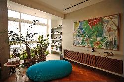 Spacious apartment just a few feet from the beaches of Ipanema and Copacabana