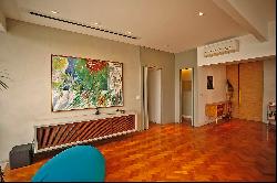 Spacious apartment just a few feet from the beaches of Ipanema and Copacabana