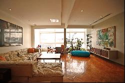 Spacious apartment just a few feet from the beaches of Ipanema and Copacabana