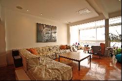 Spacious apartment just a few feet from the beaches of Ipanema and Copacabana