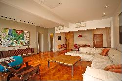 Spacious apartment just a few feet from the beaches of Ipanema and Copacabana