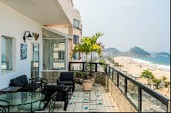 Apartment with breathtaking views of Copacabana Beach and wraparound terrace