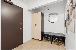  renovated corner unit in CityView