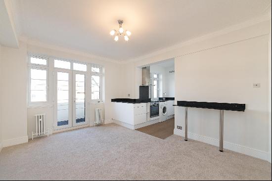 A delightful newly refurbished one bedroom apartment For Sale in Kensington W8