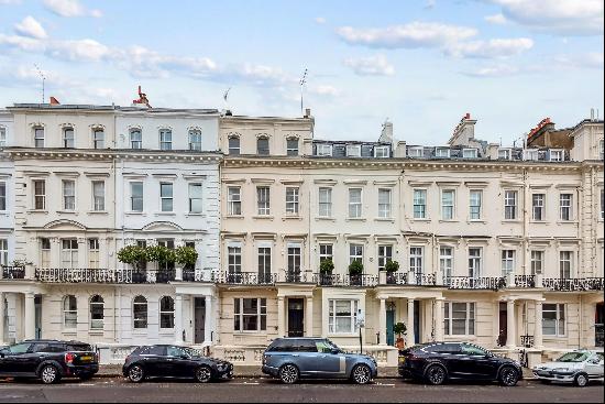 A 'gem' 1 bedroom communal apartment in the heart of Notting Hill, W11