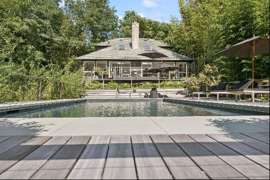 Escape to this stunning 3-bedroom, 3-bathroom summer retreat on Shelter Island, perfectly 