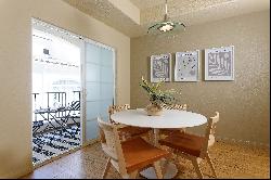 Three-story 3br/3ba condo in Casa Valencia, centrally located near restaurants!