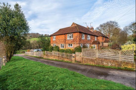 Woodhill Lane Shamley Green Guildford, Surrey, GU5 0SP