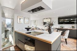 Exceptional duplex apartment for sale near Hyde Park