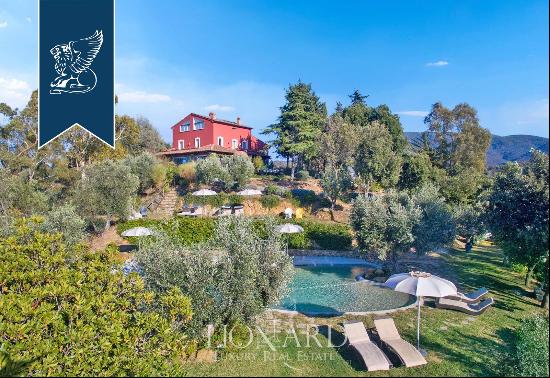 This luxurious villa with park is for sale in a panoramic position on the top of a hill be