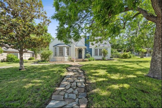 413 W Spring Street, Weatherford TX 76086