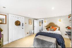 Hampton Court Road, East Molesey, Surrey, KT8 9DA