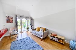 Woodbourne Drive, Claygate, Esher, Surrey, KT10 0DR