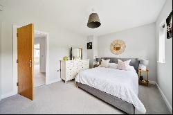 Woodbourne Drive, Claygate, Esher, Surrey, KT10 0DR