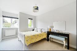 Woodbourne Drive, Claygate, Esher, Surrey, KT10 0DR