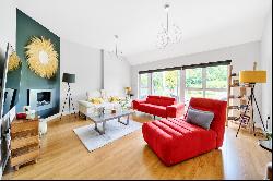 Woodbourne Drive, Claygate, Esher, Surrey, KT10 0DR