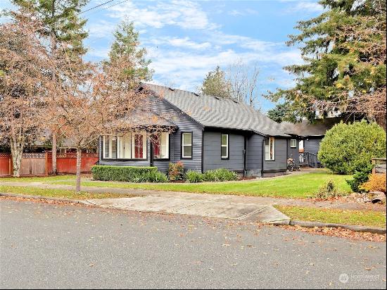 8568 Falls Avenue SE, Snoqualmie WA 98065