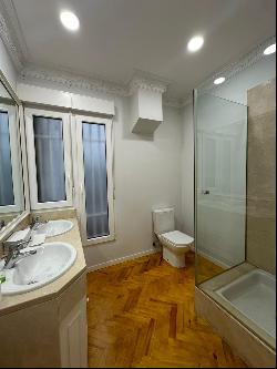 magnificent stately flat to reform, exterior in Jerónimos, next , Madrid 28014