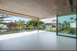 Ultra-modern beachside villa in an idyllic location on the Golde, Marbella 29602