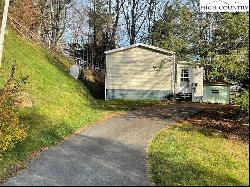 702 Pineola Street, Newland NC 28657