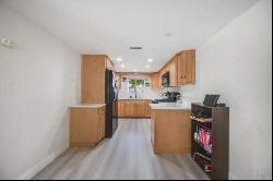 2112 E Vista Way Unit 10, Vista CA 92084