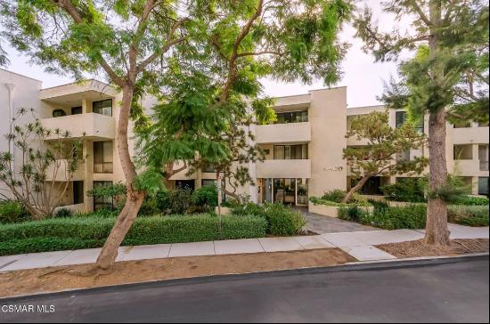 8400 De Longpre Avenue #313, West Hollywood CA 90069