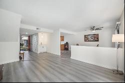 2112 E Vista Way #10, Vista CA 92084