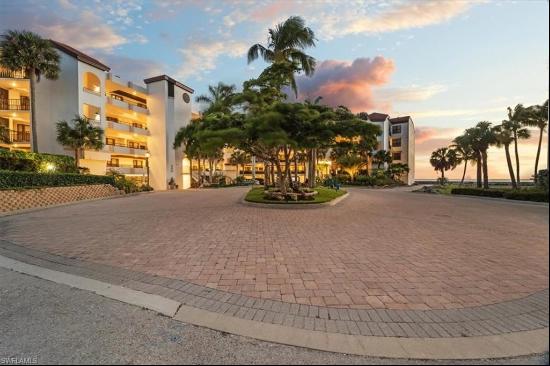 534 La Peninsula BLVD #534, Naples FL 34113