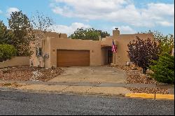 3240 Nizhoni Drive, Santa Fe NM 87507