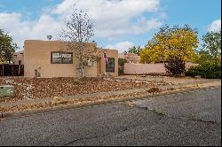 3240 Nizhoni Drive, Santa Fe NM 87507